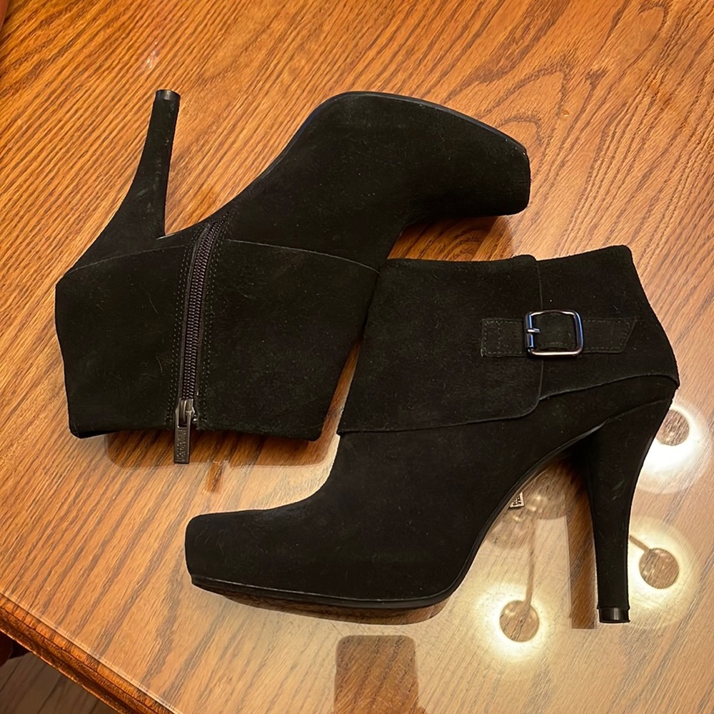 Kenneth Cole reaction heels